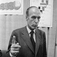 Conférence de presse de Valéry Giscard d'Estaing au ministère des finances à Paris en 1973