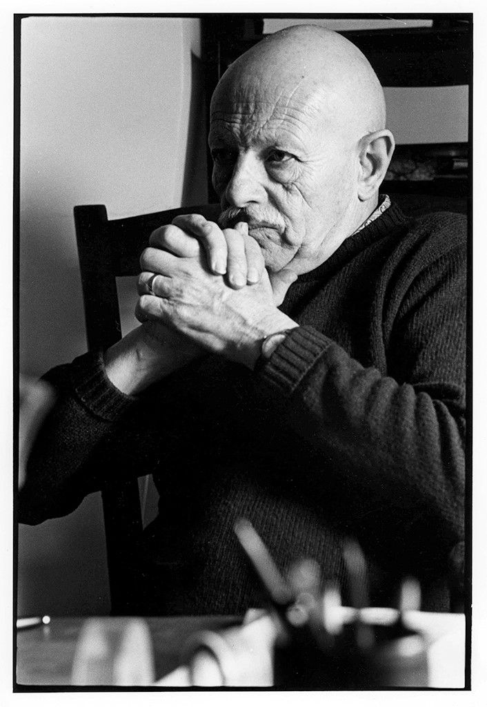 Willy Ronis chez lui en 1979, à Paris