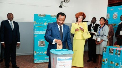 Paul Biya et Chantal Biya, dimanche à Yaounde ©AFP - JEAN PIERRE KEPSEU / ANADOLU AGENCY