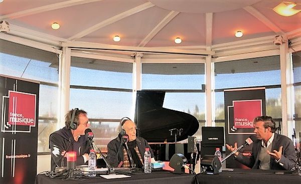 France Musique, en direct des Vedettes de Paris, au pied de la Tour Eiffel... Benoît Duteurtre, Michel Legrand & Stéphane Lerouge