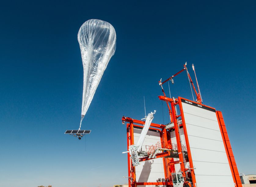 Le déploiement d'un ballon de Google à Porto Rico, pour donner accès à internet aux habitants sinistrés de l'ouragan Maria.