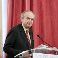 Frédéric Mitterrand : exploitant de cinéma, écrivain, réalisateur de documentaires et de films et homme politique (ancien ministre de la Culture et de la Communication, de 2009 à 2012)