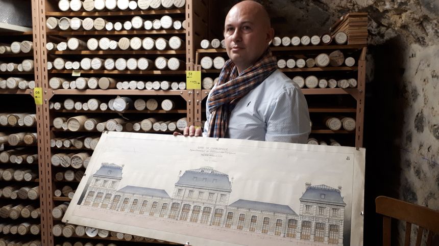 Plan détaillé de la façade de la gare de Charleville avec cotes et couleurs