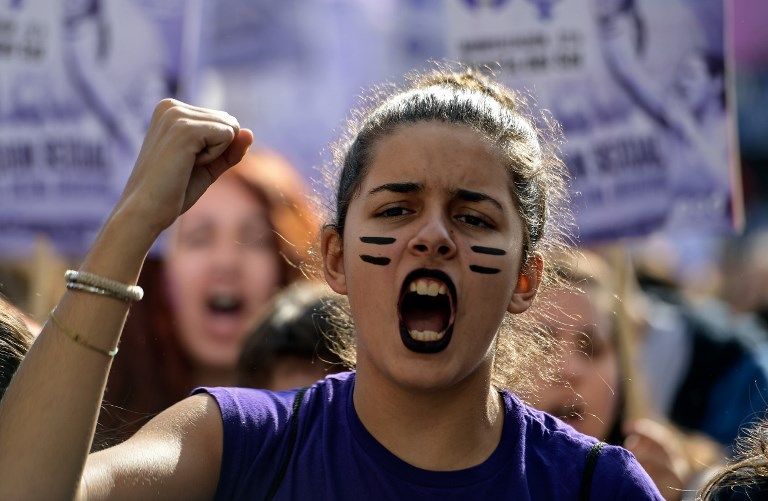 Manifestation de jeunes femmes à Madrid pour moins de sexisme à l'école