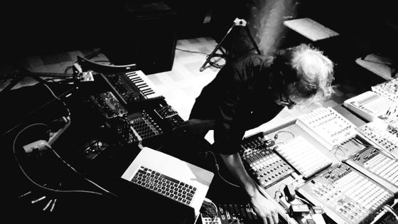 Mathias Delplanque@Cafe Central