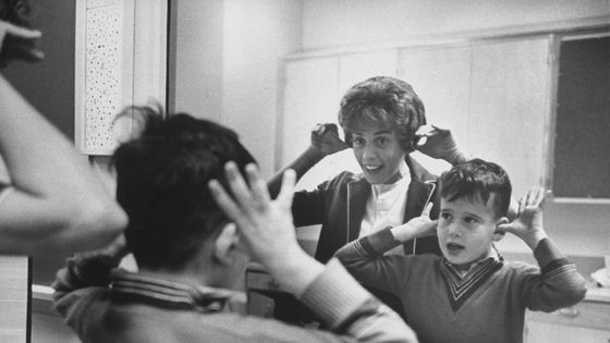 Apprendre à mimer les adultes ©Getty - Allan Grant
