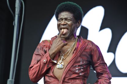 Charles Bradley pendant le festival de Forcastle le 16 juillet 2017 à Louisville, dans le Kentucky. Charles Bradley pendant le festival de Forcastle le 16 juillet 2017 à Louisville, dans le Kentucky.