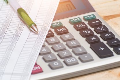 Plusieurs salariés indépendants soupçonnent des surfacturations sur leur fiche de paie. Six d’entre eux ont déposé plainte pour "escroquerie" et "pratiques commerciales trompeuses." Plusieurs salariés indépendants soupçonnent des surfacturations sur leur fiche de paie. Six d’entre eux ont déposé plainte pour "escroquerie" et "pratiques commerciales trompeuses."