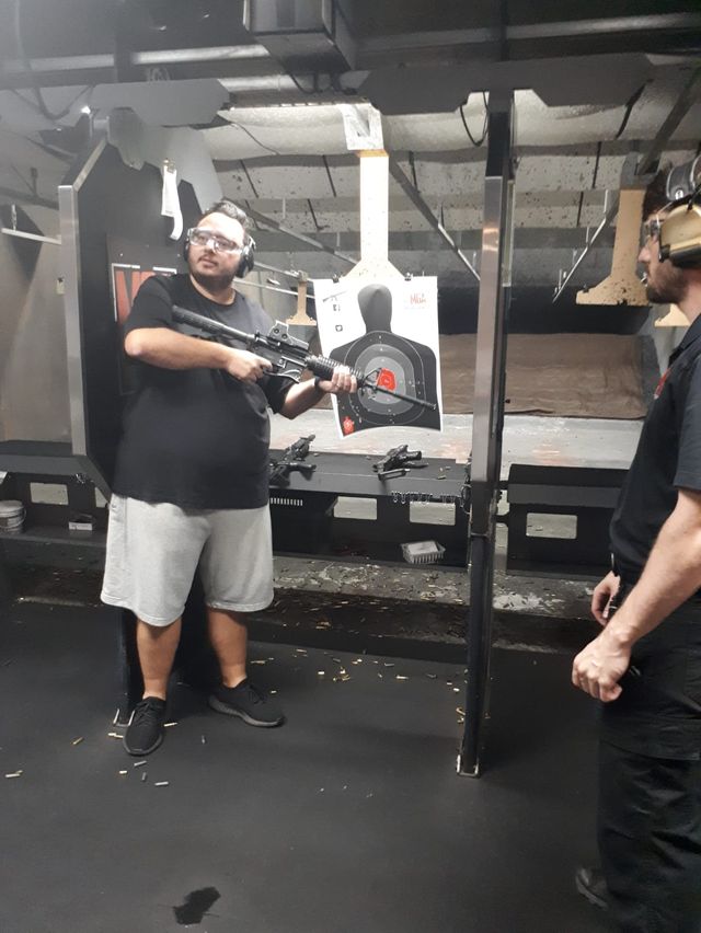 Chez "Machine Gun America" on peut tirer avec des armes introuvables ailleurs