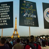 Rassemblement à l’occasion des 70 ans de la Déclaration universelle des droits de l’Homme, sur le parvis du Trocadéro à Paris, le 17 octobre 2018.