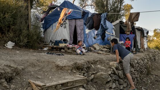 Dans un appel commun, 19 ONG ont récemment dénoncé à propos du camp de Moria une situation "honteuse" pour la Grèce et l'Europe dans son ensemble. ©AFP - Aris MESSINIS
