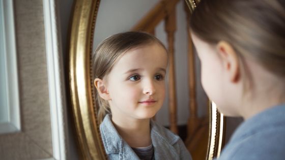 Sachant que « toute conscience est conscience de quelque chose » selon Brentano et Husserl (1900), la conscience de soi peut être définie comme la conscience que l’individu a de lui-même à tout point de vue : physique, perceptif, mental, émotionnel.. - Elva Etienne