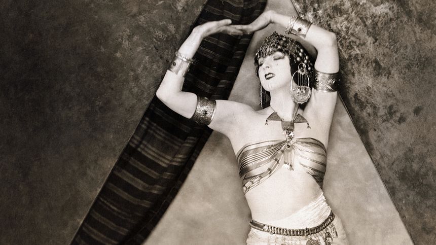 La danseuse américaine Ruth Saint Denis, au début du XXe siècle.