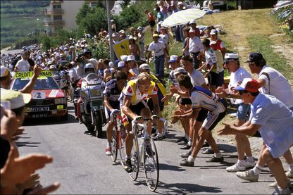 Laurent Fignon, en plein Tour de France, le 20 juillet 1989. Laurent Fignon, en plein Tour de France, le 20 juillet 1989.