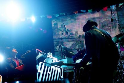 Damon Albarn et Paul Simonon du groupe "The Good, The Bad and The Queen", lors du festival Coachella (28 avril 2007, Indio, Californie, Etats-Unis) Damon Albarn et Paul Simonon du groupe "The Good, The Bad and The Queen", lors du festival Coachella (28 avril 2007, Indio, Californie, Etats-Unis)