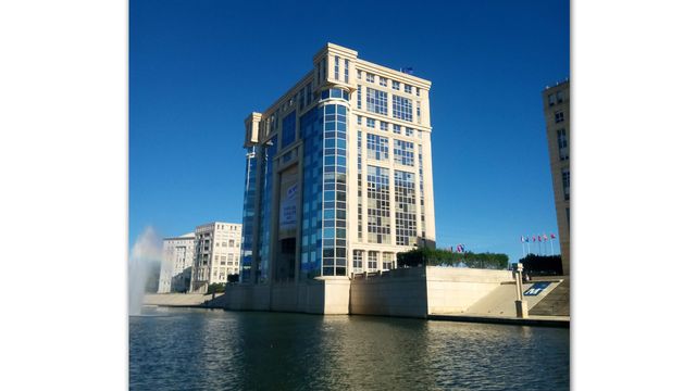 L'ancien hôtel de région de Montpellier est trop petit pour accueillir tous les élus.