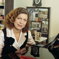 La pianiste française Brigitte Engerer chez elle