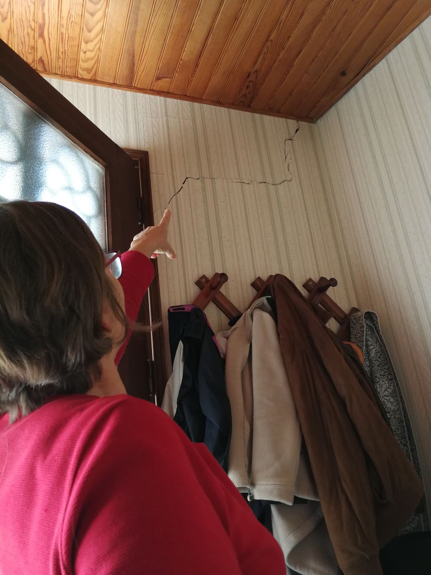 Des failles impressionnantes sont apparues dans la maison de Josette à Brognon