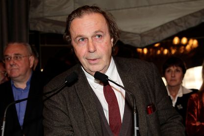 Jean-Christophe Bailly écrivain, poète et dramaturge le 3 novembre 2011 à la remise du Prix littéraire Décembre. Jean-Christophe Bailly écrivain, poète et dramaturge le 3 novembre 2011 à la remise du Prix littéraire Décembre.