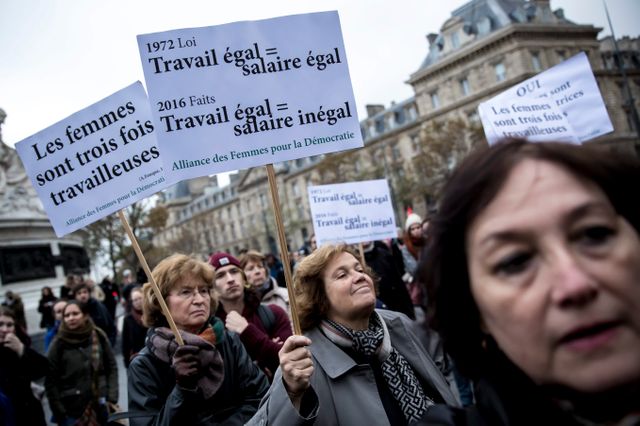 Le 7 Novembre 2016, le collectif Les Glorieuses a organisé un rassemblement à Paris pour lutter contre les inégalités salariales entre hommes et femmes.