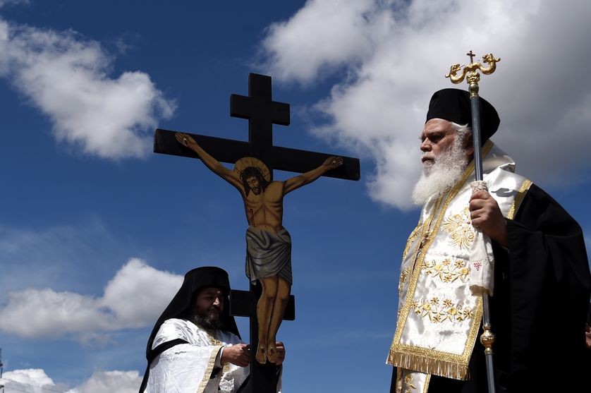 Des prêtres orthodoxes célèbrent Pâques