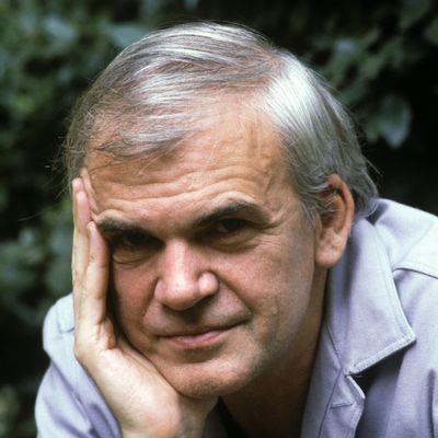 Milan Kundera photographié en 1982 à Paris, en France