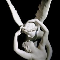Le "baiser de Cupidon et Psyché", sculpture de l'Italien Antonio Canova, réalisée entre 1787 et 1793.
