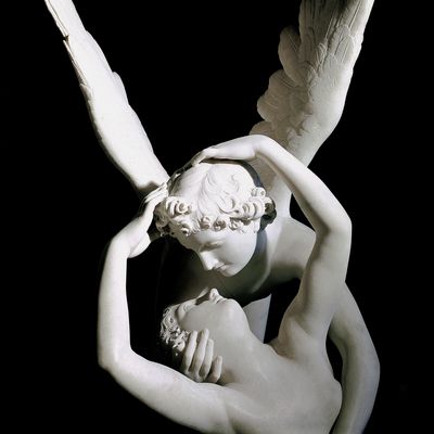 Le "baiser de Cupidon et Psyché", sculpture de l'Italien Antonio Canova, réalisée entre 1787 et 1793.