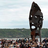 La statue "Mémoires", créée par Max Rezoulat et sculptée par Marc Morvan en commémoration de l'abolition de l'esclavage, Brest, mai 2015.