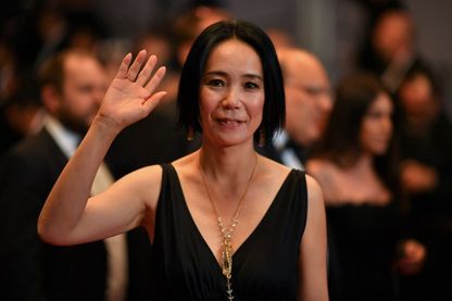 Naomi Kawase, réalisatrice et écrivaine le 26 mai 2017 au Festival de Cannes. Naomi Kawase, réalisatrice et écrivaine le 26 mai 2017 au Festival de Cannes.