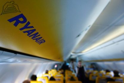 La justice européenne, la commission et maintenant cinq pays européens demandent à Ryanair d’appliquer le droit du travail local à son personnel. La justice européenne, la commission et maintenant cinq pays européens demandent à Ryanair d’appliquer le droit du travail local à son personnel.