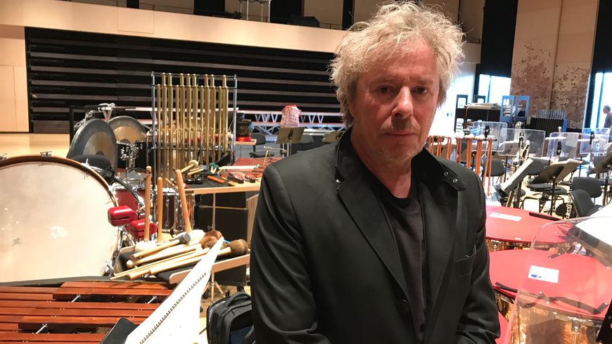 8 novembre 2018. Le compositeur belge Nicholas Lens à la Philharmonie de Paris, lors des répétitions de Shell Shock, A Requiem of War.