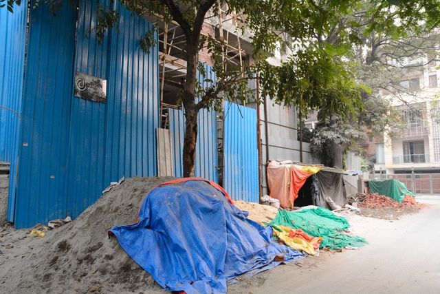 En prévention de cette fête, les autorités ont suspendu tous les chantiers de construction de la ville, jusqu’au 10 novembre.