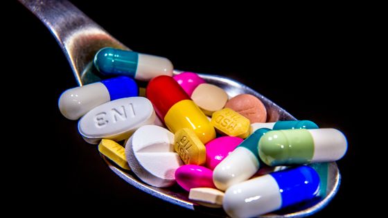 En partenariat avec le projet EurosForDocs, Basta Mag dévoile un outil permettant d’y voir plus clair sur les liens d’intérêts entre laboratoires pharmaceutiques, médecins et politiques ©AFP - PHILIPPE HUGUEN