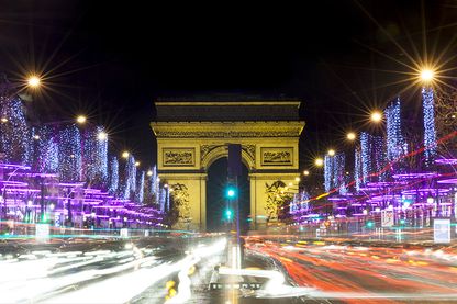 Les illuminations sur les Champs-Elysées Les illuminations sur les Champs-Elysées