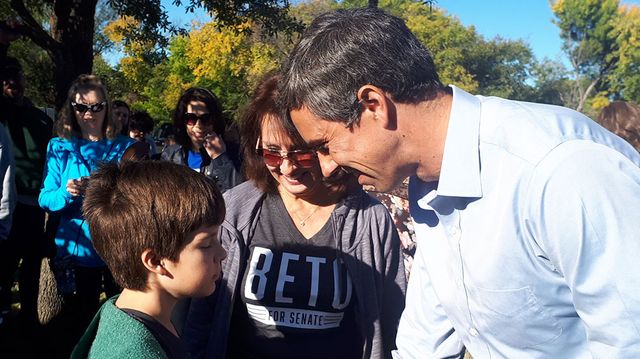 Midterms aux États-Unis : le démocrate Beto O'Rourke fait peur au républicain Ted Cruz