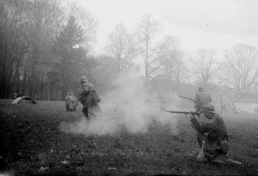 Mai 2018, des figurants reconstituent la prise de la colline de Noyon, cent ans après.