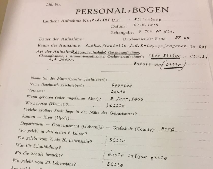 Une fiche de renseignement sur un des prisonniers français enregistrés