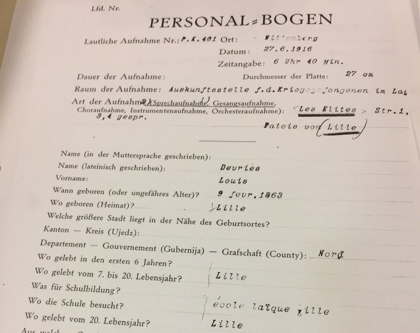 Une fiche de renseignement sur un des prisonniers français enregistrés