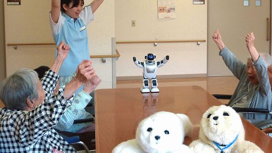 YOKOHAMA, Japan - Residents at the Fuyouen senior citizen's home in Yokohama, Kanagawa Prefecture, interact with Palro, a humanoid robot, on May 10, 2013. Seen in front are two baby seal-like Paro therapy robots. ©Getty - Photo by Kyodo News via Getty Images