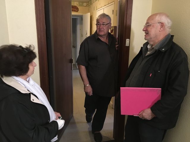 « On nous dit qu’on ne sera pas expulsé si on ne peut pas acheter notre appartement, mais la vente pose d’autres problèmes » s’indignent Robert et Josette de l’amicale des locataires.