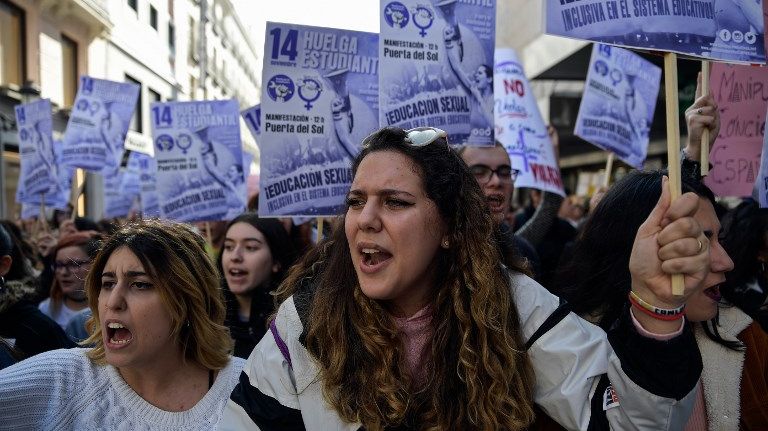 A Madrid, manifestation de lycéennes et étudiantes pour une éducation sexuelle non sexiste