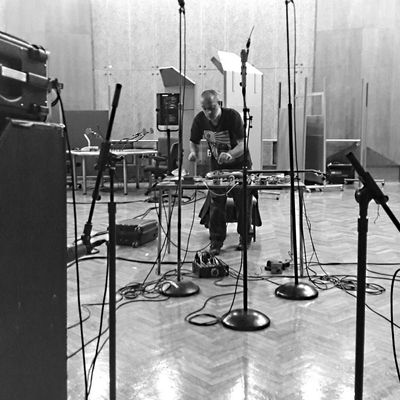 Frédérick Galiay en enregistrement live pour Tapage nocturne au studio 107