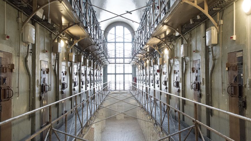 Les coursives de la prison de la Santé