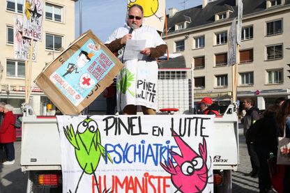 03/11/2018 à Amiens - Manifestation devant l'hôpital psychiatrique Philippe Pinel 03/11/2018 à Amiens - Manifestation devant l'hôpital psychiatrique Philippe Pinel