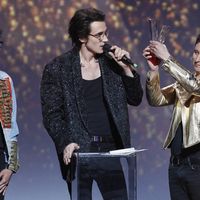 Le trio de rock français Radio Elvis, récompensé du prix "Album Révélation" aux Victoires de la Musique 2017 (Le Zénith, Paris, 10 février 2017).