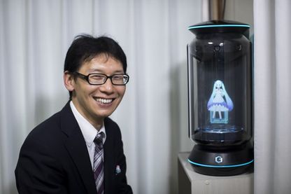 Akihiko Kondo et son épouse virtuelle, Hatsune Miku Akihiko Kondo et son épouse virtuelle, Hatsune Miku