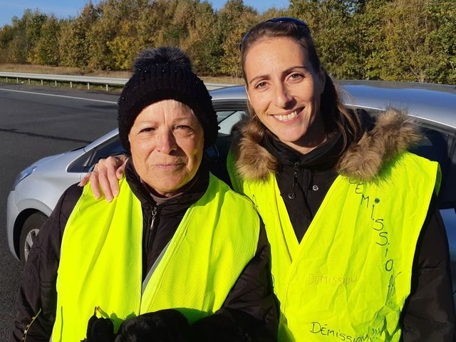 Bernadette à droite à 35 ans et Isabelle à gauche, Gilets jaunes à Toulouse.