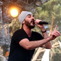 Gringe, rappeur et acteur français, sur la scène du festival Les Déferlantes, à Argelès-sur-Mer, le 08 juillet 2016