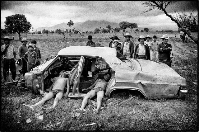 Victimes d’escadrons de la mort. Route panaméricaine, Guatemala, 3 mars 1982